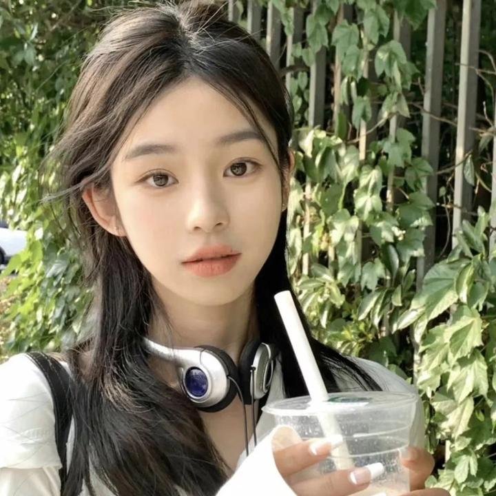 明星离婚传闻官宣恋情引爆服务器，连续多日内幕曝光，全网玩梗
